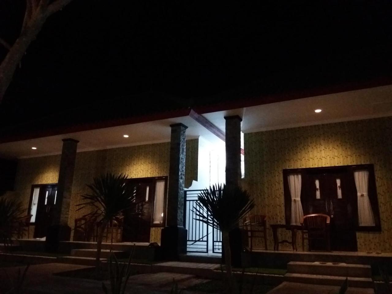 Citiz House & Hostel Toyapakeh Exterior photo